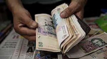Milei devalúa 50% el peso con paquete de “urgencia”