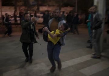 Israel ataca dos hospitales en Gaza y permite la entrada de ayuda humanitaria por su frontera