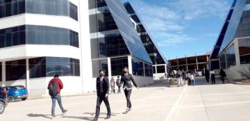 Postulación a becas cierran en febrero