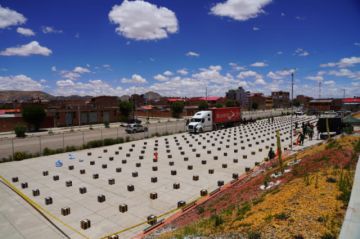 Incautan en Oruro más de 8 toneladas de droga de un camión con madera que iba a exportarse a Europa