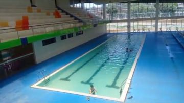 Habilitan piscina y saunas para la población en la ciudad de Potosí