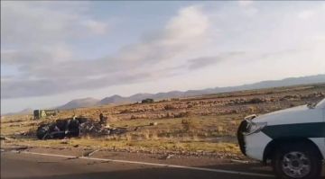 En las imágenes que circulan en redes sociales se puede observar los restos del vehículo. También muestran a la flota y a una patrulla policial.