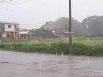 Un bebé de seis meses de edad sobrevive al derrumbe de su vivienda en Trinidad