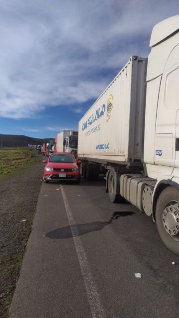 Bloqueos afectan que camión con material censal llegue a Potosí