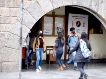 Convocan a postular a becas en la UATF