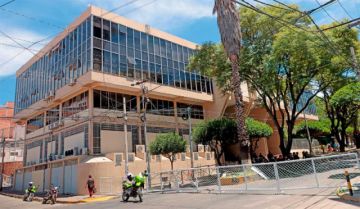 El TCP sigue resguardado  por la Policía con bardas 