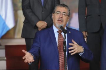 El presidente de Guatemala vuelve a citar a la fiscal que trató de obstaculizar su investidura
