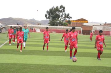 Los jugadores de Atlético Pulacayo al finalizar el partido.