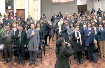 Designan y posesionan a directores de escuelas