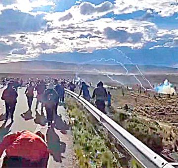 14 efectivos heridos tras los choques en Caracollo