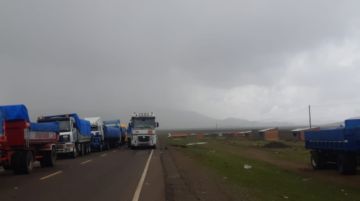 Reportan que más de cien vehículos están varados por bloqueo en Cruce Ventilla