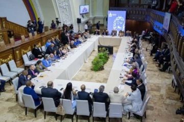 Venezuela construye un calendario electoral sin participación de la oposición mayoritaria