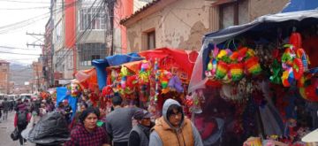 Desde muy temprano se formaron filas en las carnicerías pero también en los lugares donde se vende la qoa e incluso en los comercios de expendio de adornos para las viviendas.
