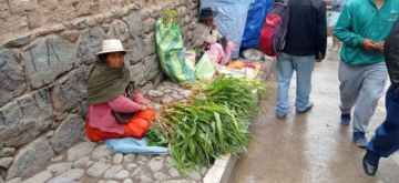 Desde muy temprano se formaron filas en las carnicerías pero también en los lugares donde se vende la qoa e incluso en los comercios de expendio de adornos para las viviendas.