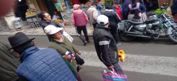 Desde muy temprano se formaron filas en las carnicerías pero también en los lugares donde se vende la qoa e incluso en los comercios de expendio de adornos para las viviendas.