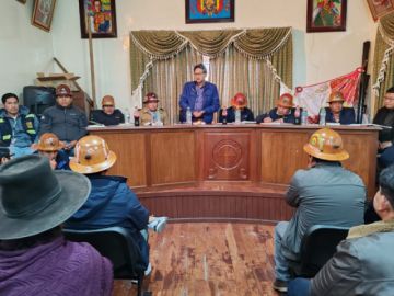 Gobierno y mineros acuerdan traslado de la totalidad de las labores de la parte alta del Cerro Rico de Potosi