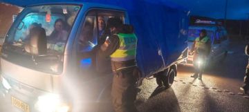 Los policías en plena búsqueda de los evadidos.