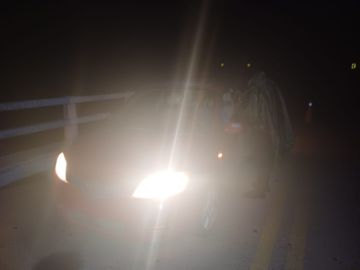 Los policías en plena búsqueda de los evadidos.
