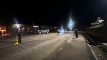 Los policías en plena búsqueda de los evadidos.