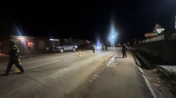 Los policías en plena búsqueda de los evadidos.