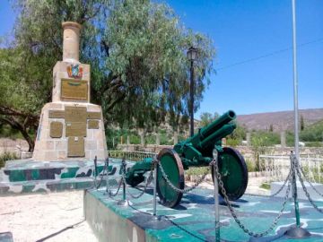 La plaza de homenaje en Tumusla.