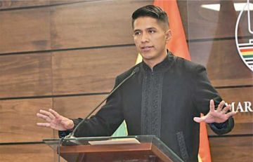 Andrónico niega que reciba órdenes de Evo Morales