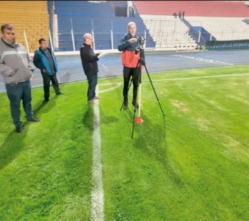 Las autoridades de la Conmebol durante la inspección.