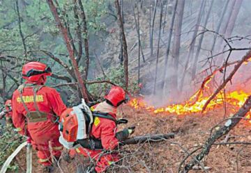 China: Evacúan a 3.000 personas por incendio