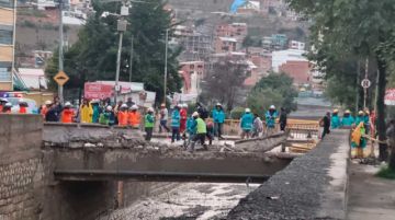 Tras fuerte lluvia, rehabilitan vías en zona Sur de La Paz