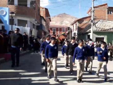 Desfile escolar rindió homenaje al 23 de marzo en Potosí