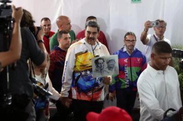 Maduro oficializa ante el ente electoral su aspiración a un tercer mandato presidencial