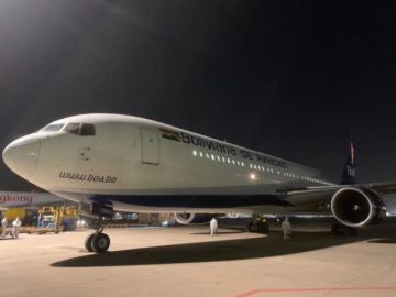 Un avión choca con una jauría y afecta seis operaciones en el aeropuerto de El Alto