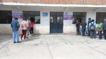 Hay largas filas para canje de entradas para Nacional Potosí. Boca Juniors