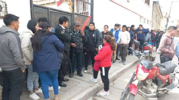 Hay largas filas para canje de entradas para Nacional Potosí. Boca Juniors