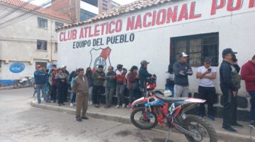 Hay largas filas para canje de entradas para Nacional Potosí. Boca Juniors