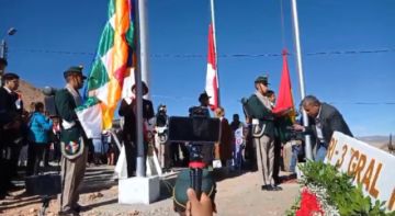 Iza de banderas se cumple en el aniversario del 1º de abril en pleno Cerro Chico