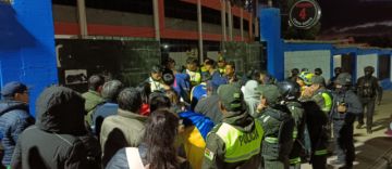 La población ya colma las graderías del estadio Víctor Agustín Ugarte de la ciudad de Potosí 