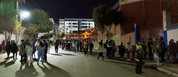 La población ya colma las graderías del estadio Víctor Agustín Ugarte de la ciudad de Potosí 