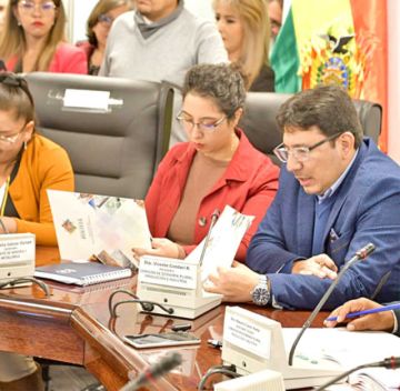 Ministro Molina  insta a Mesa ser  más ‘responsable’