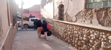 Hallan a damas de compañía en un hostal