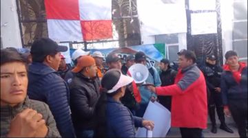 Vecinos exigen renuncia de concejales que quieren cambiar a la alcaldesa Churata