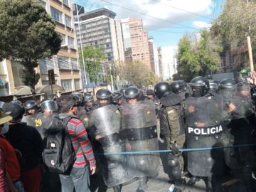 Los maestros se movilizan en La Paz.