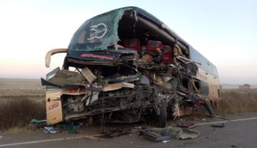Un bus y dos camiones protagonizaron el aparatoso accidente. 