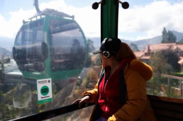 Una década del teleférico que une a dos ciudades y transporta a 200 mil personas al día