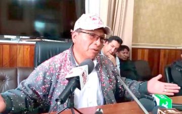Llally vuelve a la Alcaldía pero persisten denuncias entre los concejales