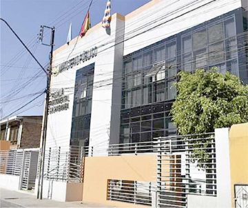 Una policía víctima  de violencia revela  que fue despedida