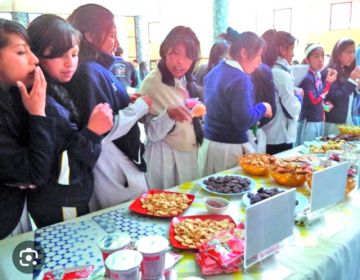 Los padres de familia le piden al alcalde Jhonny Llally atender el desayuno escolar