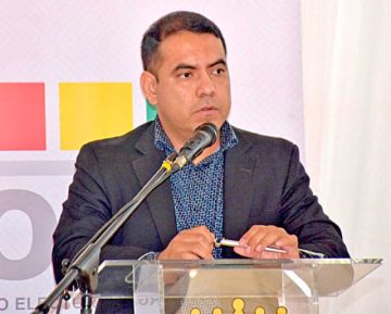 Tribunal Electoral arremete  contra vocal Israel Campero