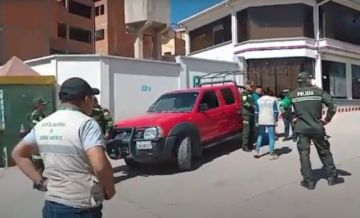 Interceptan vehículo que acopiada grandes cantidades de combustible en plena ciudad de Potosí 