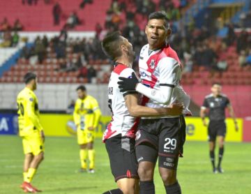 Nacional Potosí logra un agónico triunfo ante Sportivo Trinidense